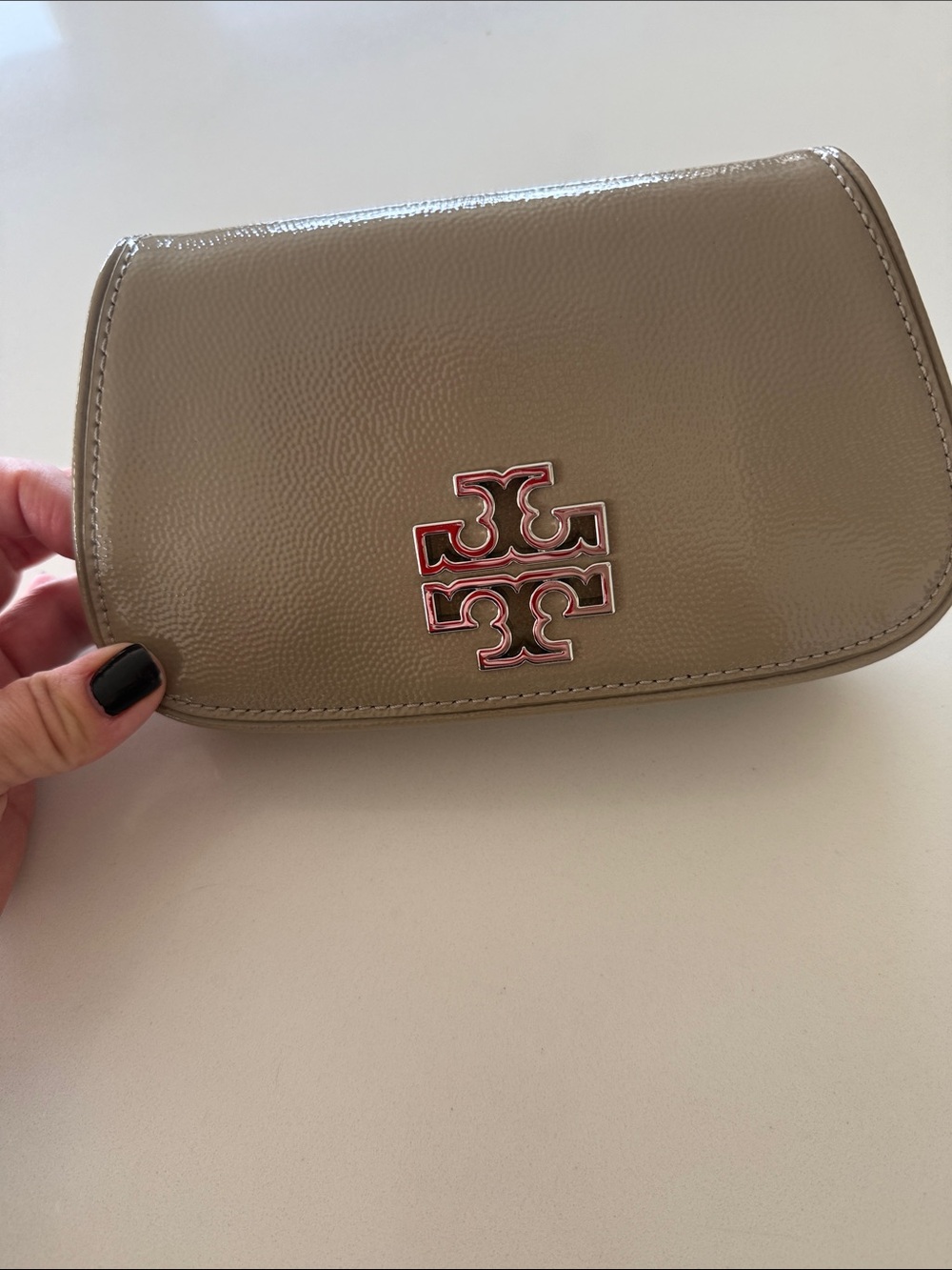 PRISTINE Tory Burch Pebbled patent Taupe Leather - Removable Crossbody Strap - Picture 6 of 12